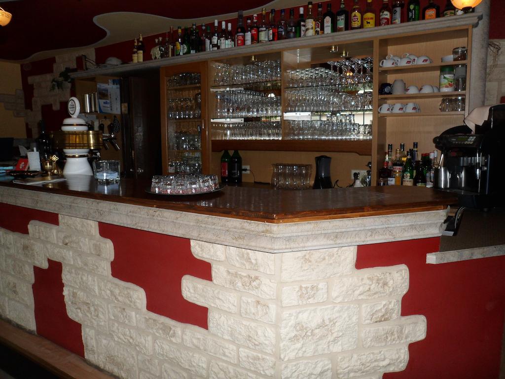 Hotel Taverne Inos لاتزن المظهر الخارجي الصورة